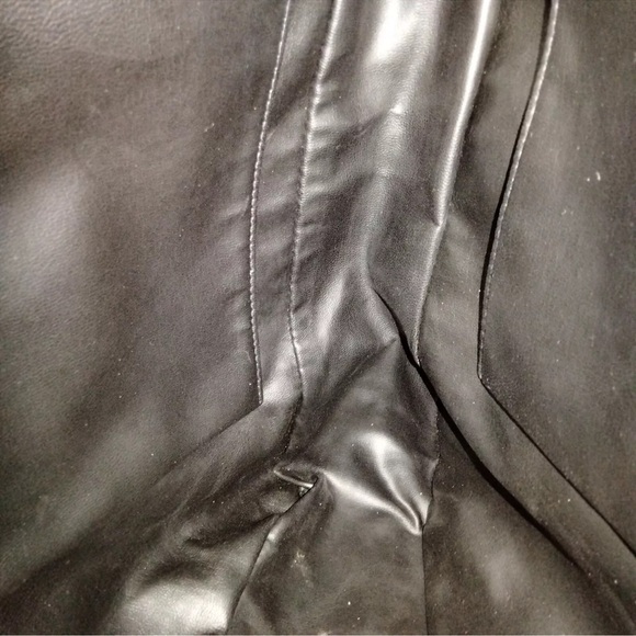 CHANEL CC LOGO STUDDED TOTE BAG - Picture 14 of 16